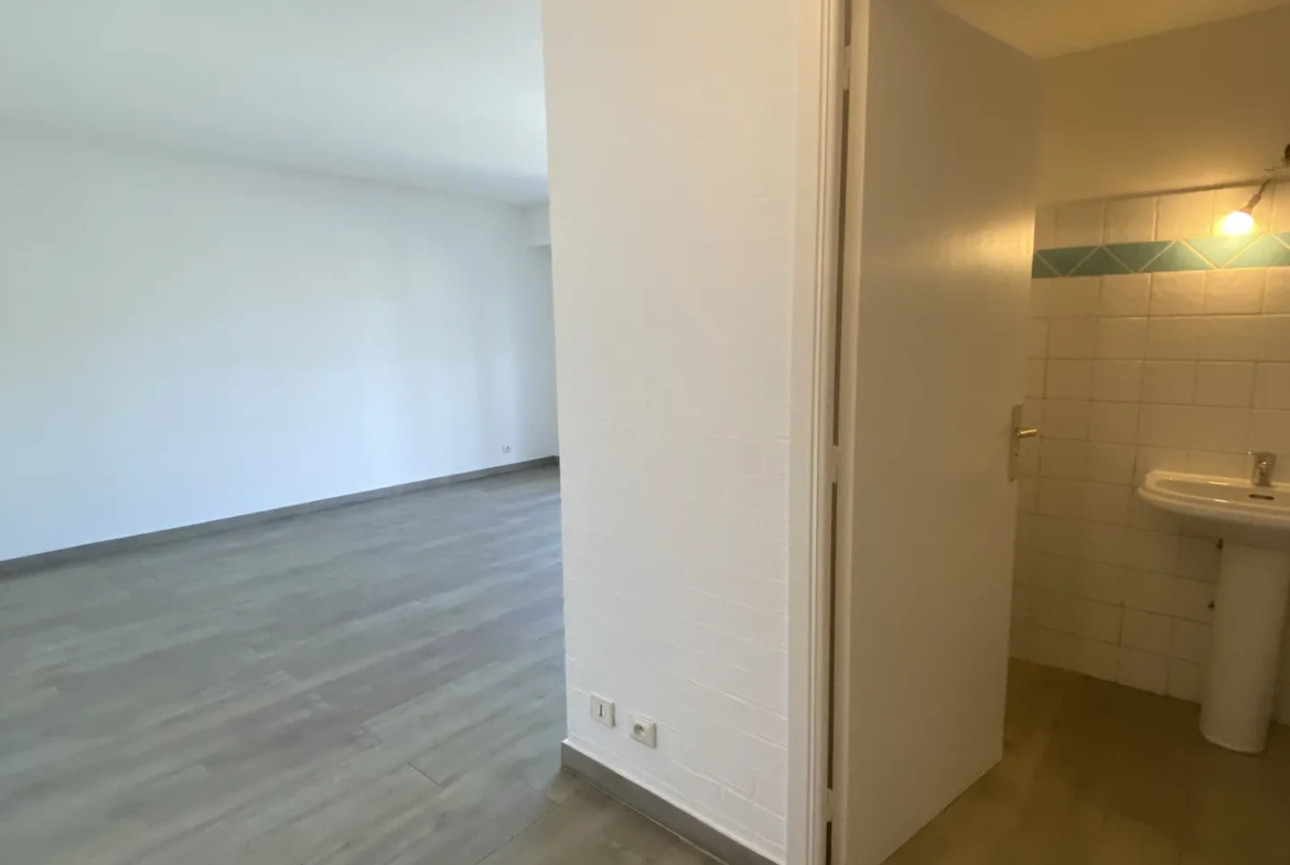 Studio à vendre à Le Cannet - 29,34 m² avec terrasse et parking 