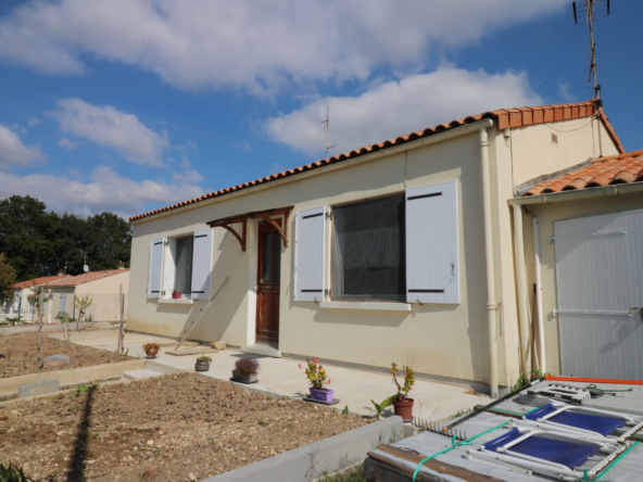 Maison plain-pied 2 chambres avec garage et jardin à vendre