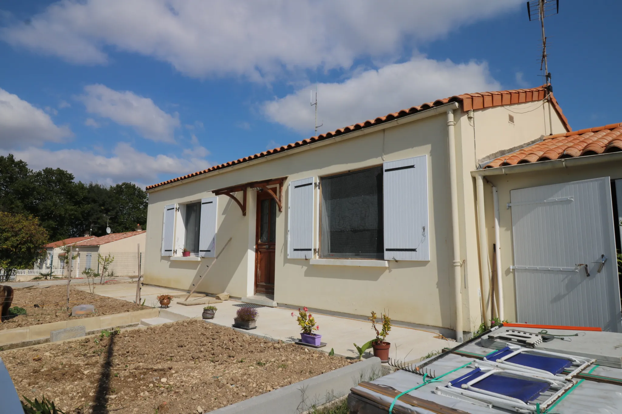 Maison plain-pied 2 chambres avec garage et jardin à vendre 