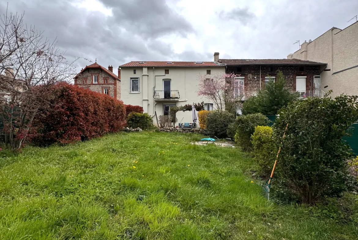 Immeuble de rapport - 3 logements et jardin à Unieux 