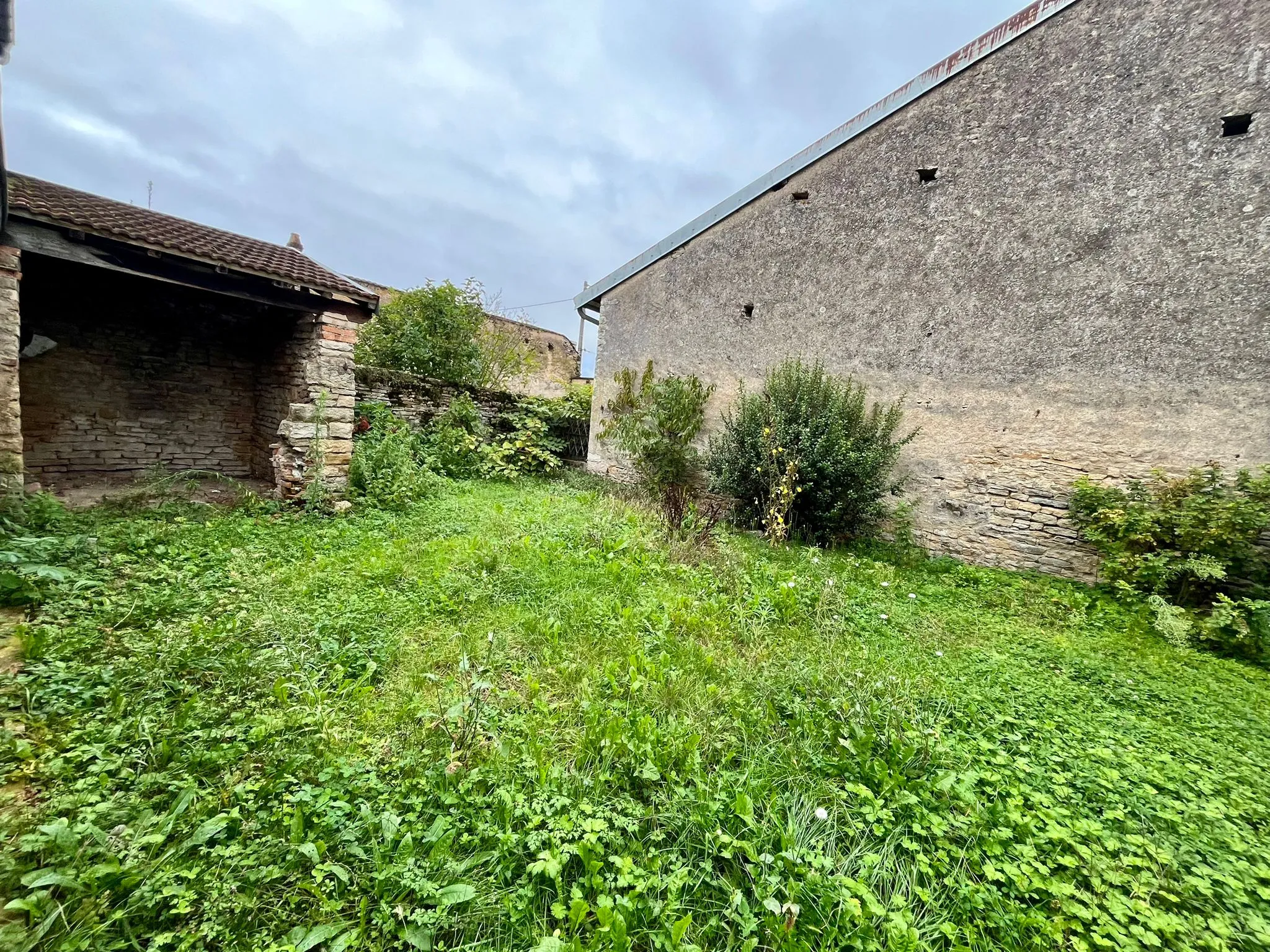 Maison mitoyenne 3 chambres avec jardin à Pagney 