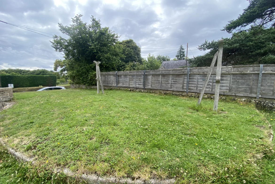 Maison en pierre avec jardin et garage à Malguenac 