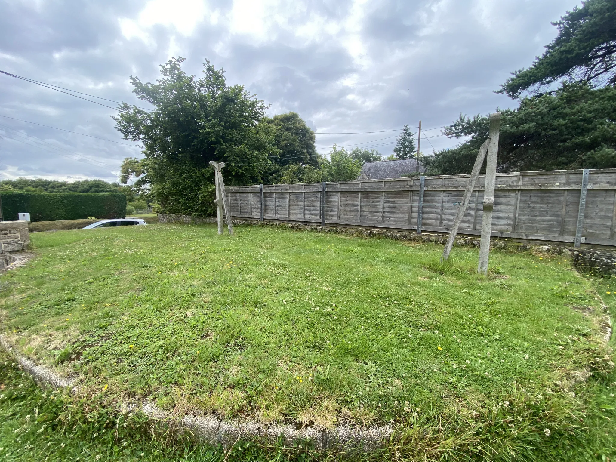 Maison en pierre avec jardin et garage à Malguenac 