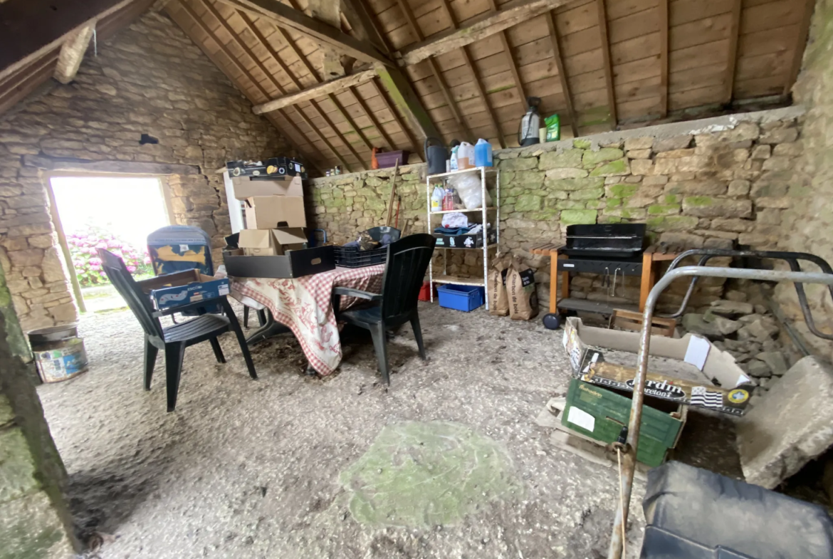 Maison en pierre avec jardin et garage à Malguenac 