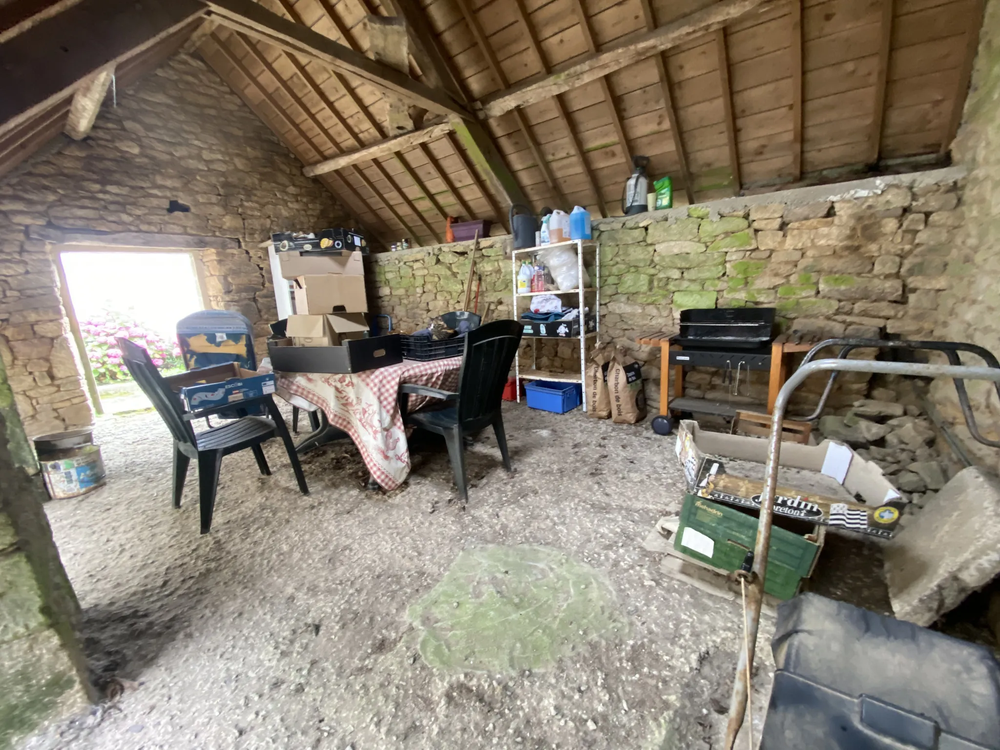 Maison en pierre avec jardin et garage à Malguenac 