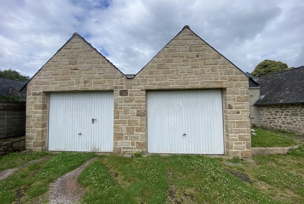 Maison en pierre avec jardin et garage à Malguenac 