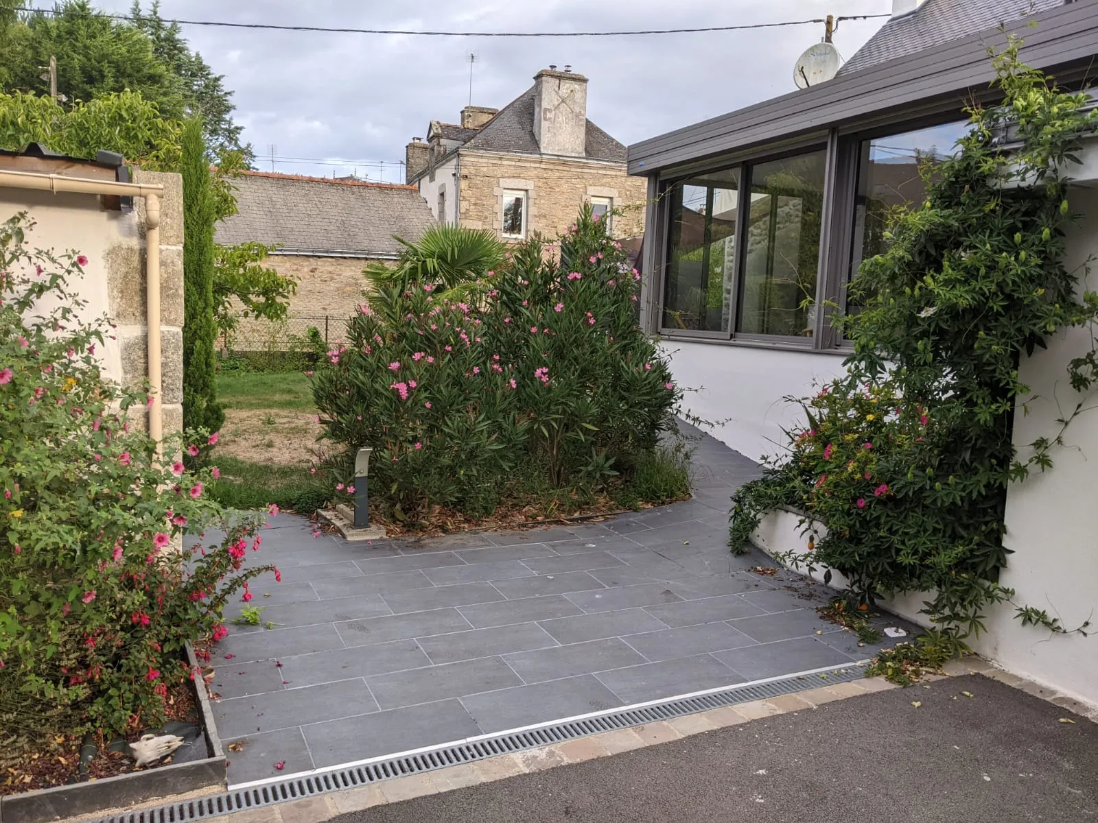 Maison de Ville Rénovée à Muzillac avec 3 Chambres à Vendre 