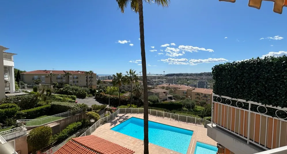 Bel appartement 2 pièces à Nice Ouest avec vue mer 