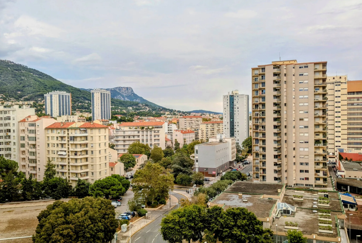 Spacieux appartement T5 de 110 m² avec terrasse à Toulon Mayol 