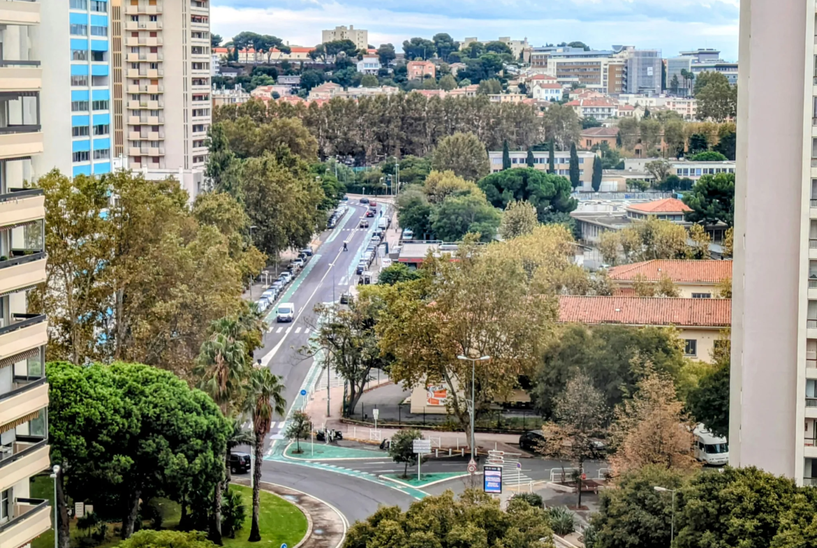 Spacieux appartement T5 de 110 m² avec terrasse à Toulon Mayol 