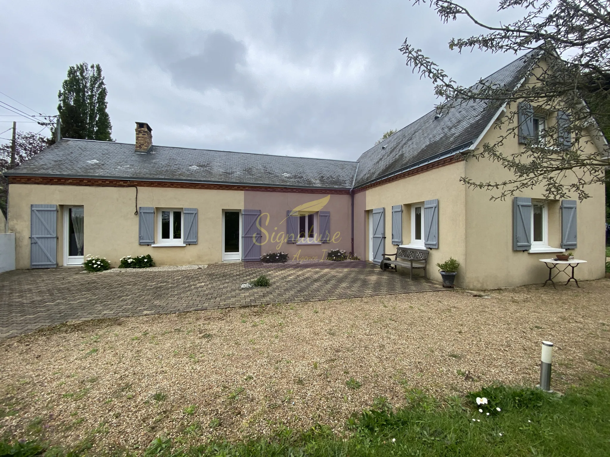 Belle maison de campagne à Change avec terrain de 4200 m² 