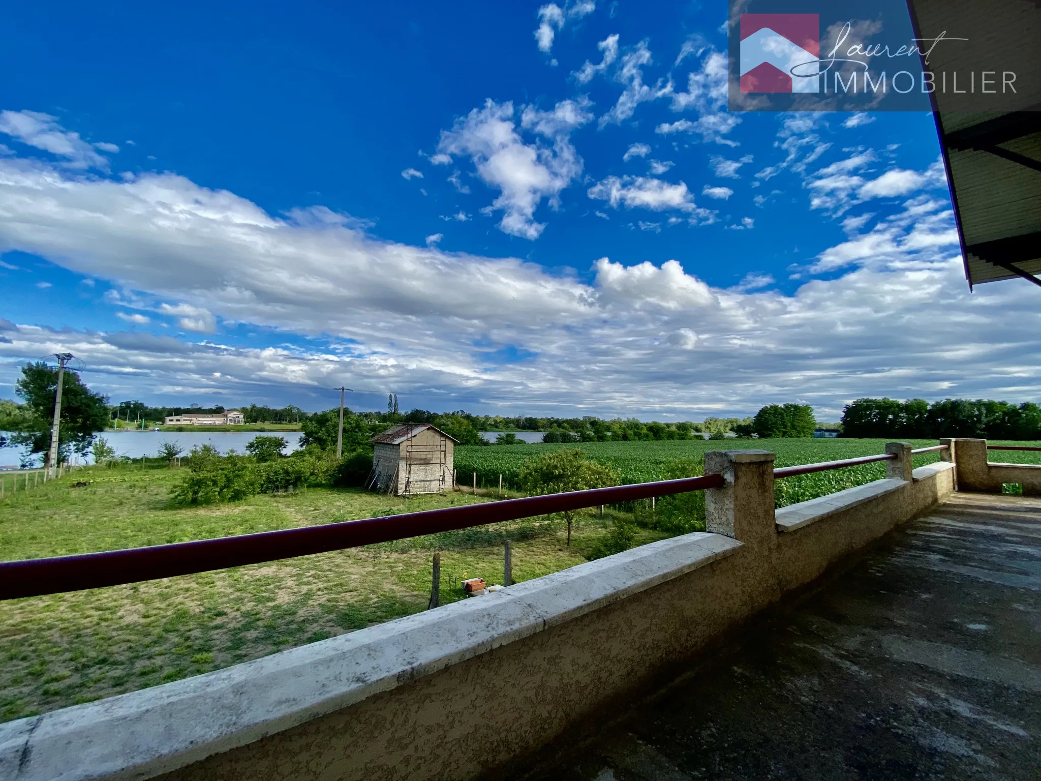 À vendre : maison spacieuse avec vue sur la Saône à Saint-Martin-Belle-Roche 