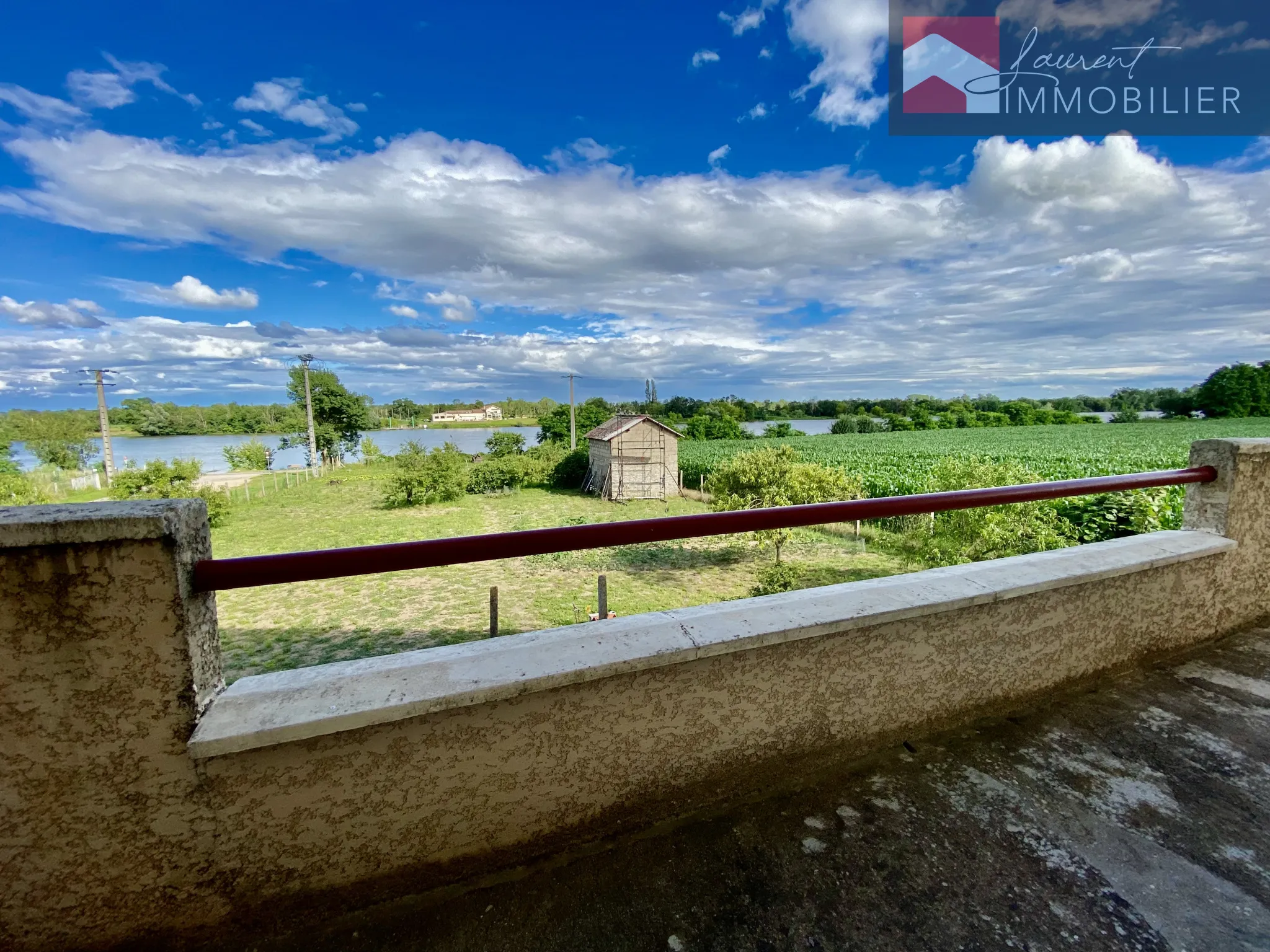 À vendre : maison spacieuse avec vue sur la Saône à Saint-Martin-Belle-Roche 