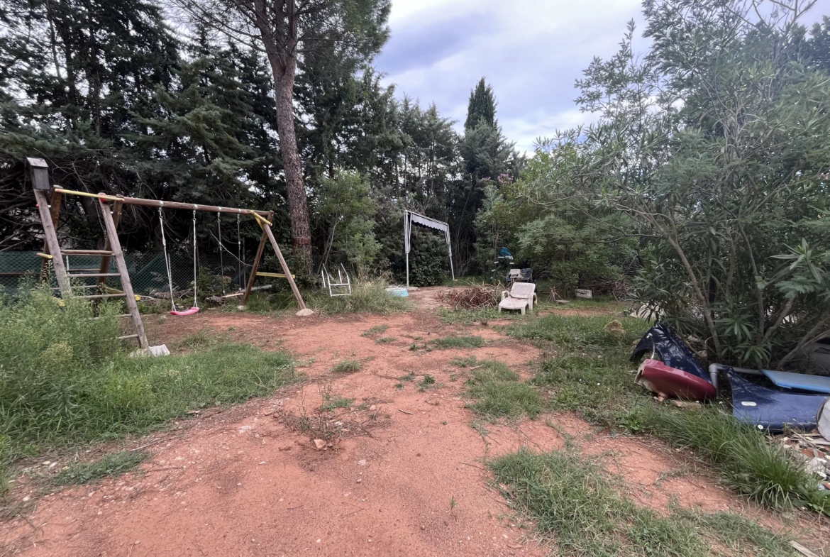 Propriété à vendre à Vidauban : Maison à rénover sur terrain de 2161 m2 