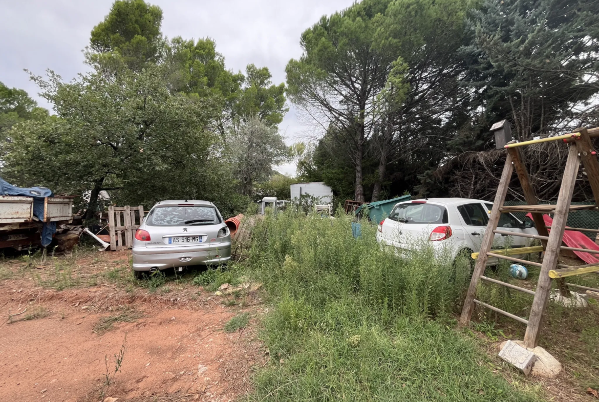 Propriété à vendre à Vidauban : Maison à rénover sur terrain de 2161 m2 