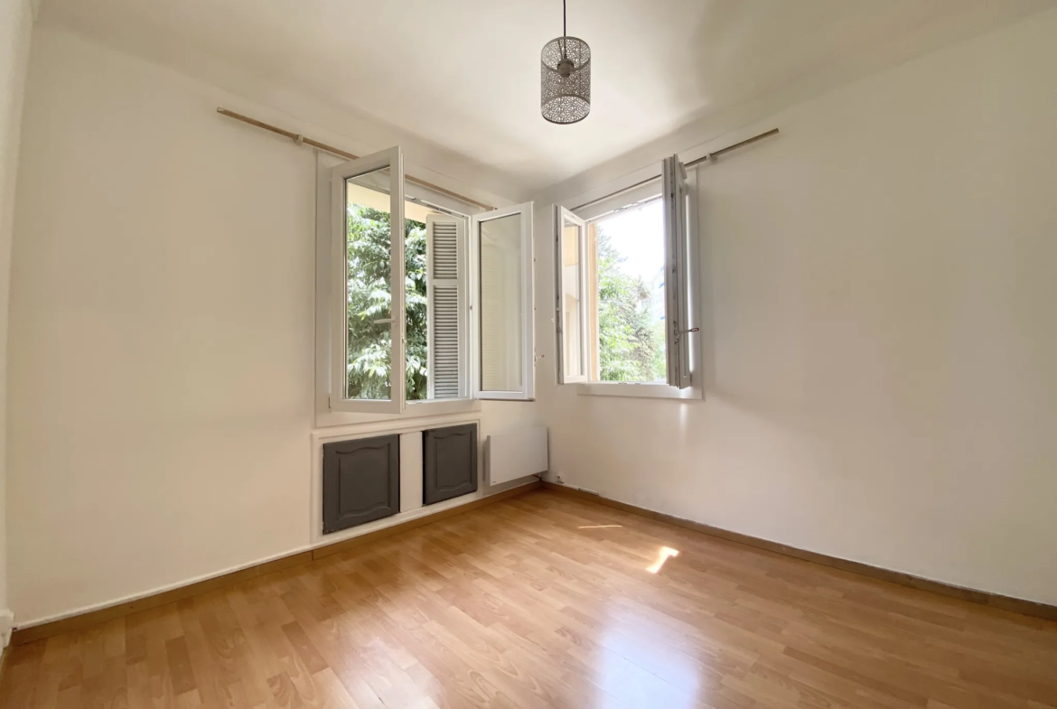 À vendre : Appartement 3 pièces au Cannet avec terrasse 