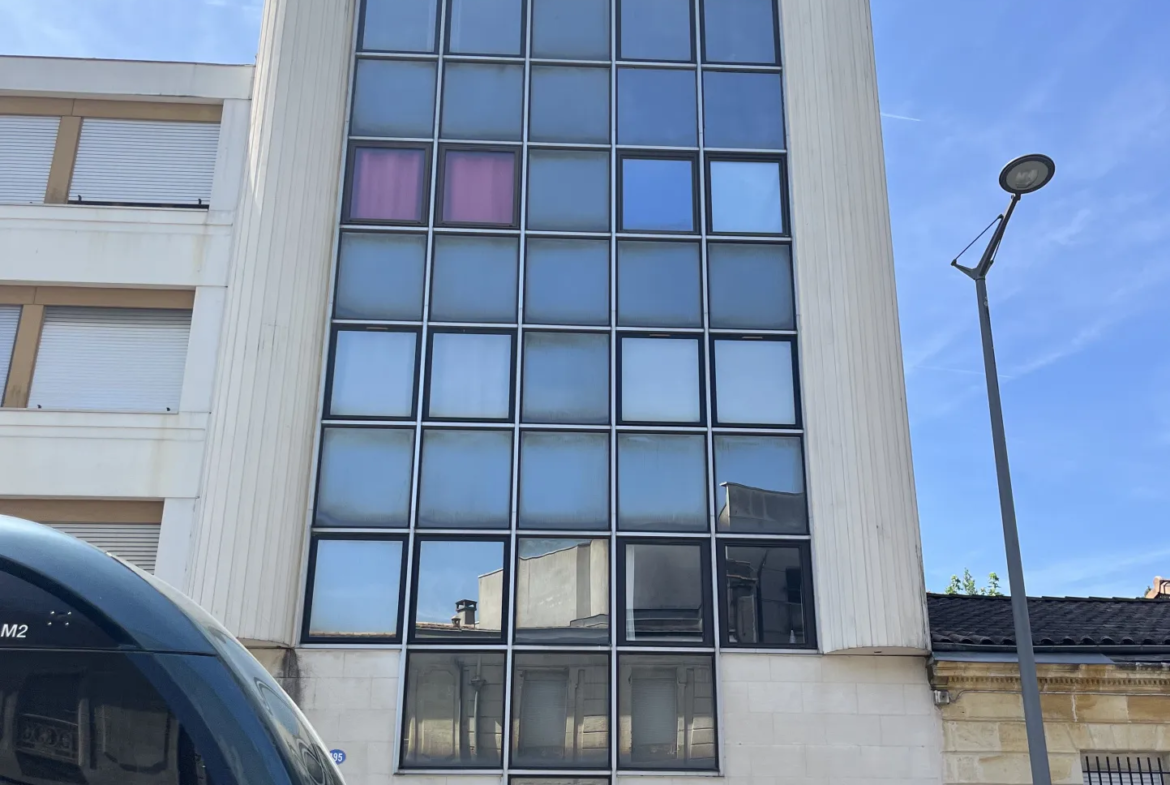 Vente d'un studio à rénover de 22 m² à Bordeaux 