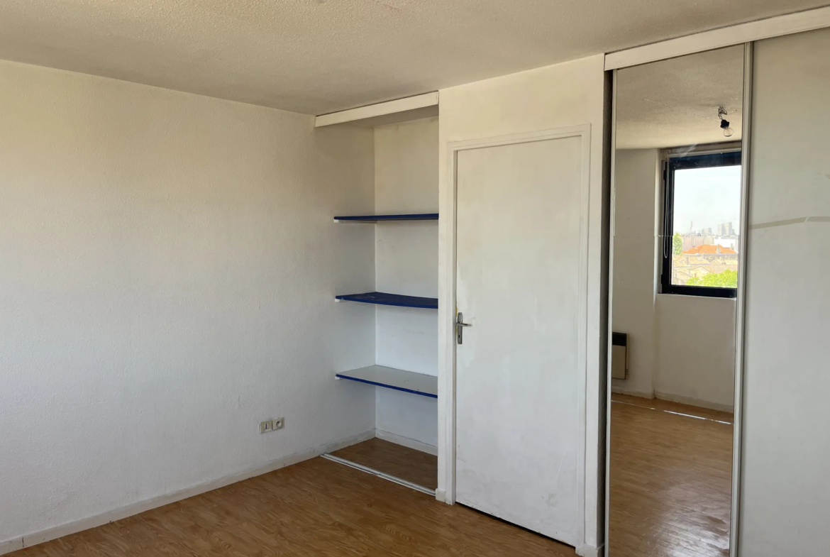 Vente d'un studio à rénover de 22 m² à Bordeaux 