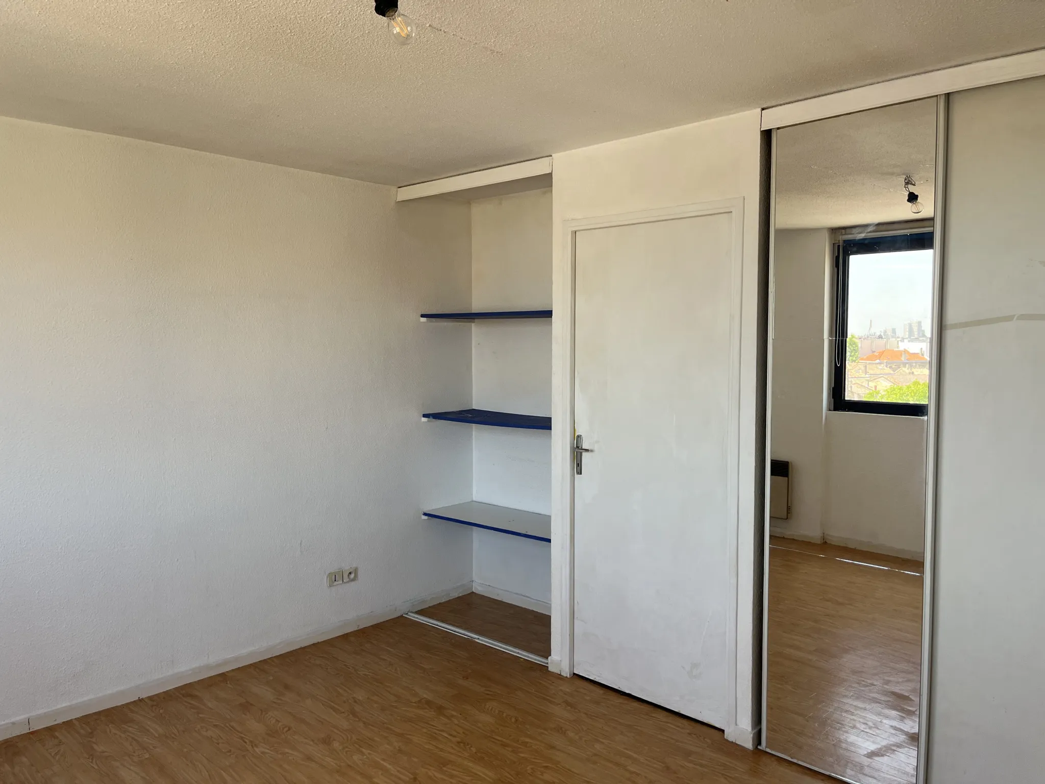 Vente d'un studio à rénover de 22 m² à Bordeaux 