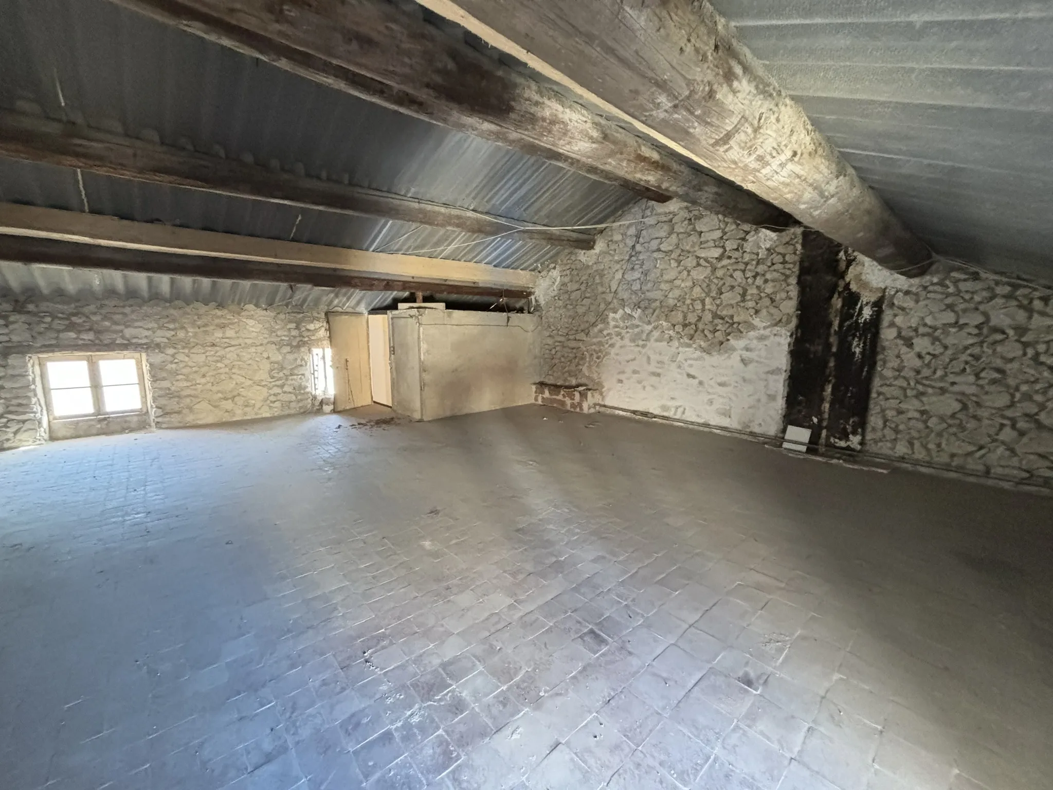 À vendre : Appartement de 56 m² avec grenier aménageable à Vaison-la-Romaine 