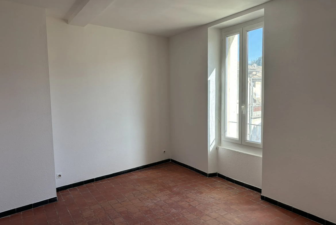 À vendre : Appartement de 56 m² avec grenier aménageable à Vaison-la-Romaine 