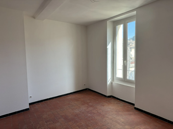 À vendre : Appartement de 56 m² avec grenier aménageable à Vaison-la-Romaine