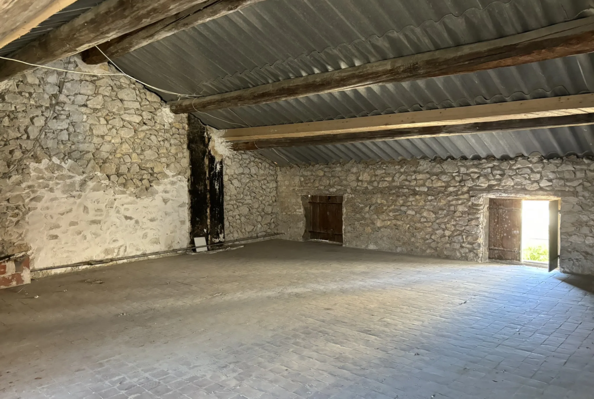 À vendre : Appartement de 56 m² avec grenier aménageable à Vaison-la-Romaine 