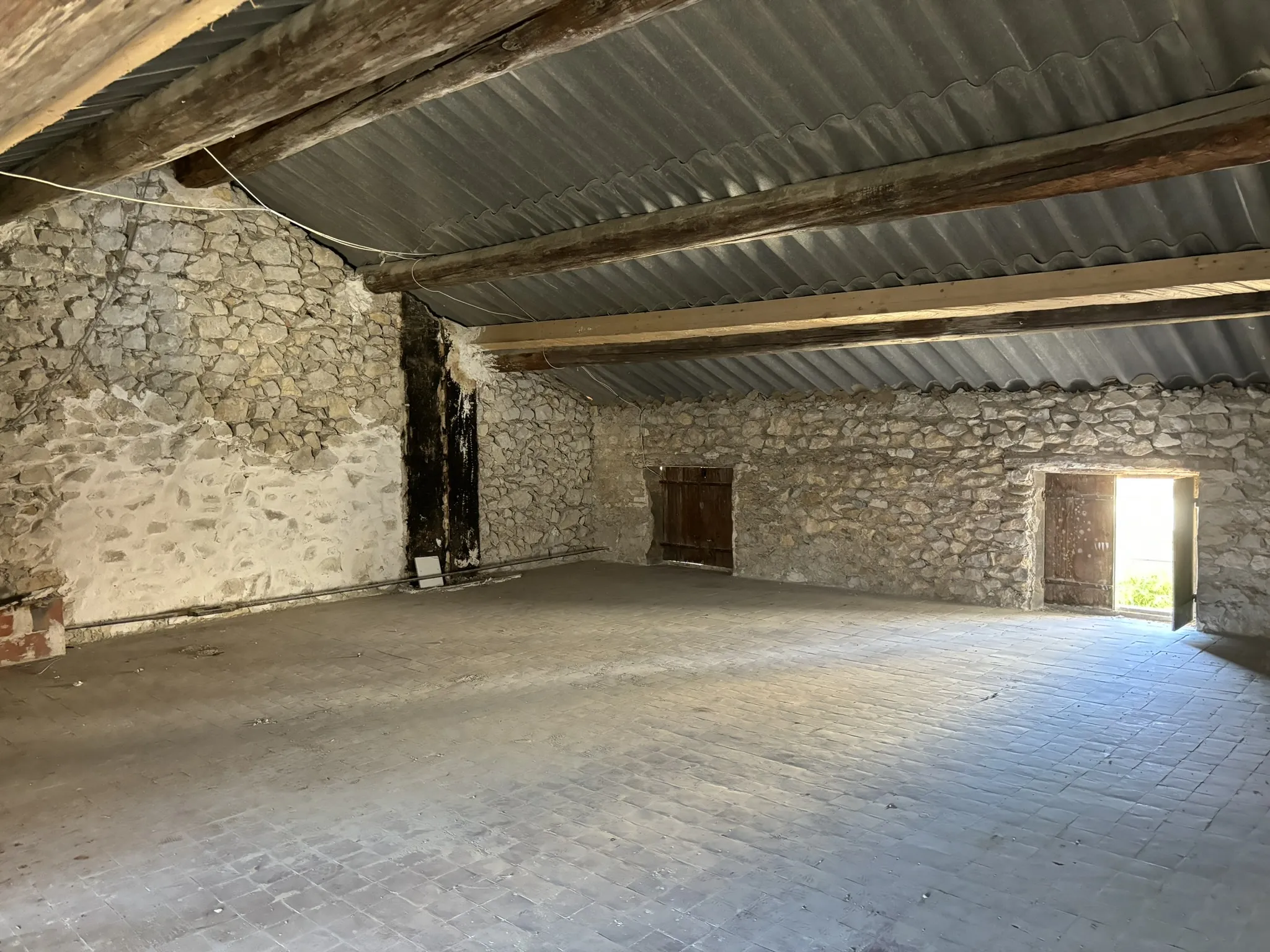 À vendre : Appartement de 56 m² avec grenier aménageable à Vaison-la-Romaine 