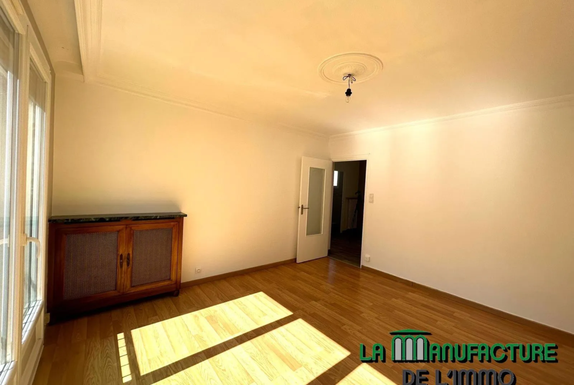 Appartement F2 rénové à Saint-Étienne - Garage en option 