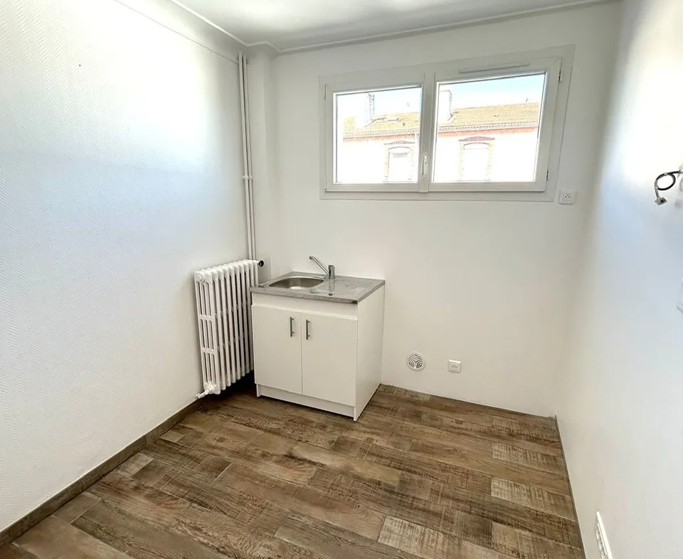 Appartement F2 rénové avec cave à Saint-Étienne - Garage en option 