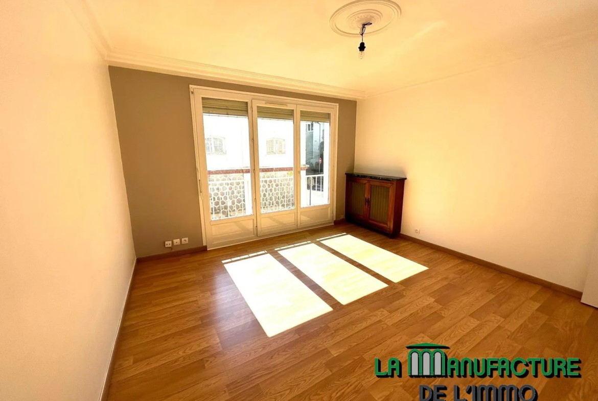 Appartement F2 rénové à Saint-Étienne - Garage en option 