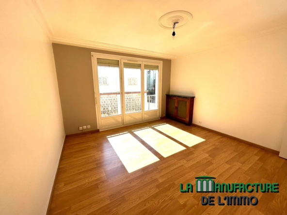 Appartement F2 rénové avec cave et garage en option à Saint-Étienne