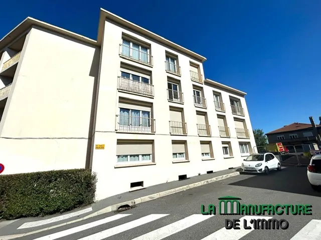 Appartement F2 rénové avec cave et garage en option à Saint-Étienne 