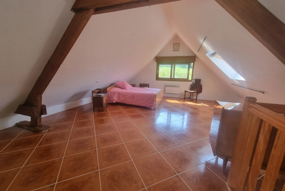 Maison de campagne de 140 m² à vendre entre Le Mêle-Sur-Sarthe et Mortagne-au-Perche 