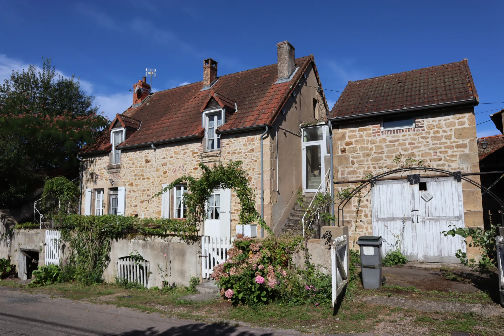 Maison de campagne à Epinac de 247 m² 