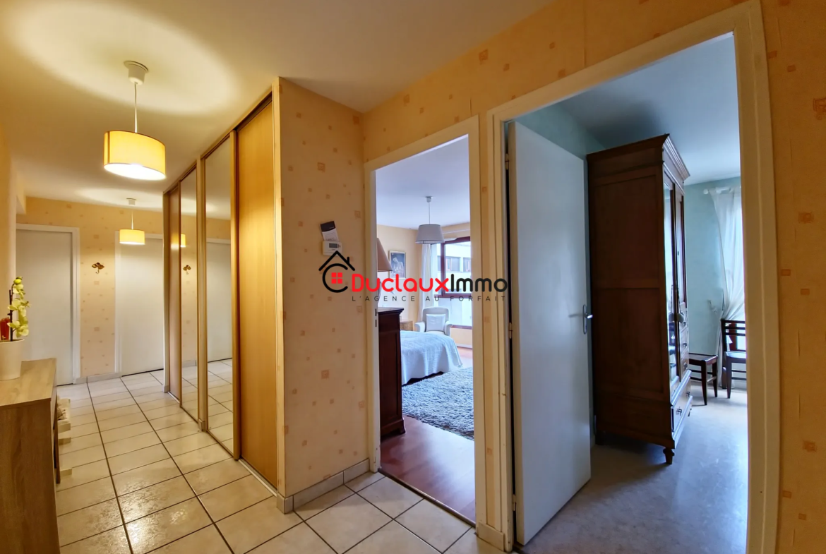 Appartement lumineux 83,24 m² avec balcon et garage à Aurillac 