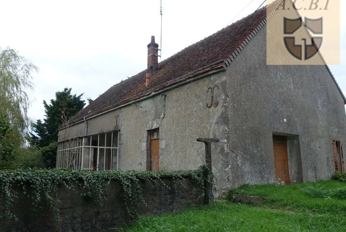 Maison à rénover près d'Oucques avec jardin et dépendances 