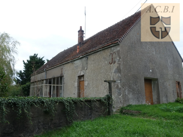 Maison à rénover près d'Oucques avec jardin et dépendances