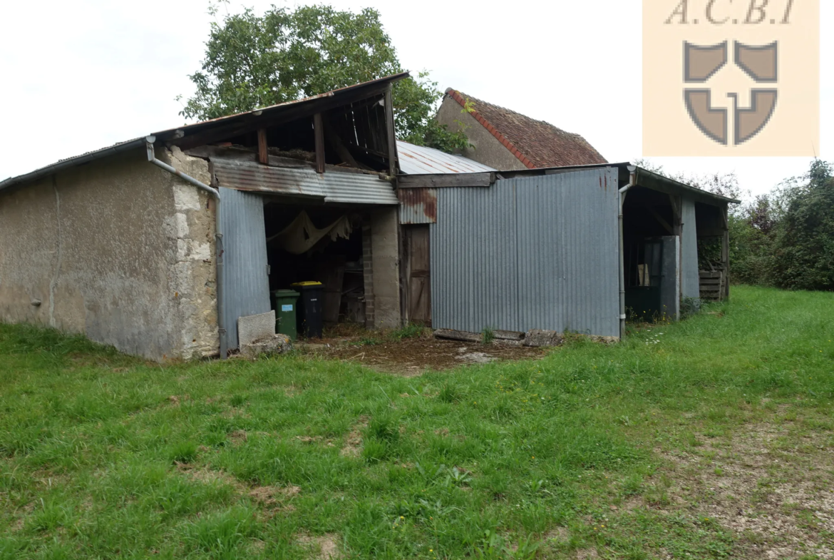 Maison à rénover près d'Oucques avec jardin et dépendances 