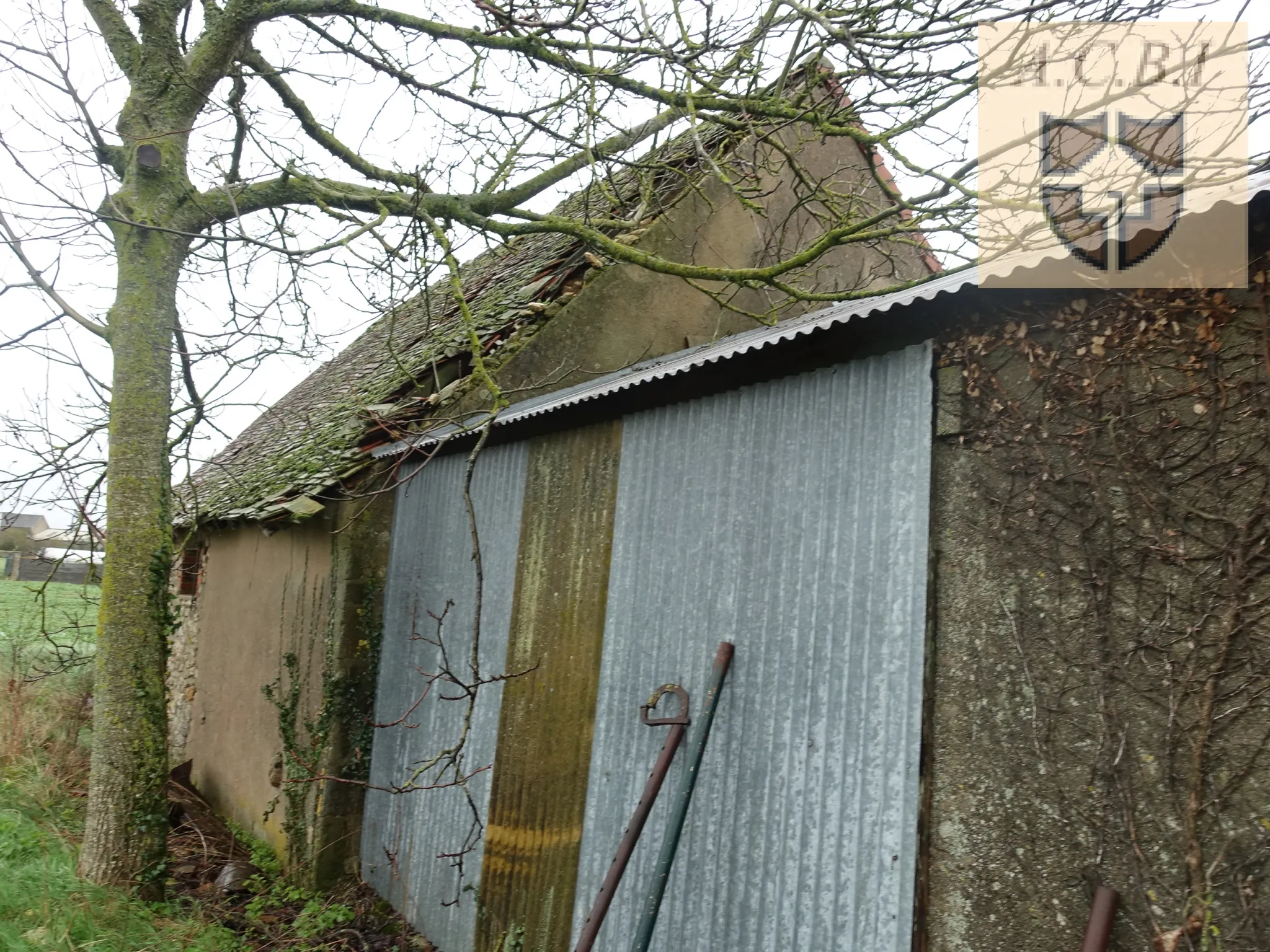 Maison à rénover près d'Oucques avec jardin et dépendances 