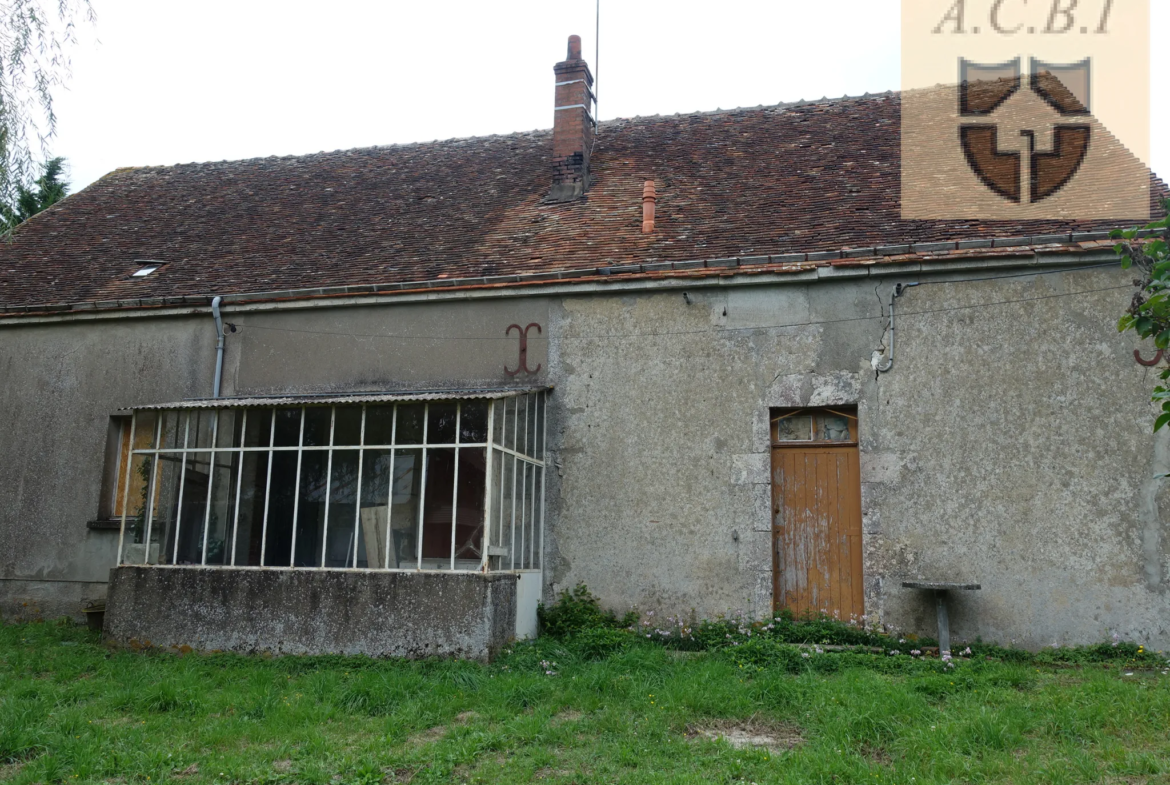 Maison à rénover près d'Oucques avec jardin et dépendances 