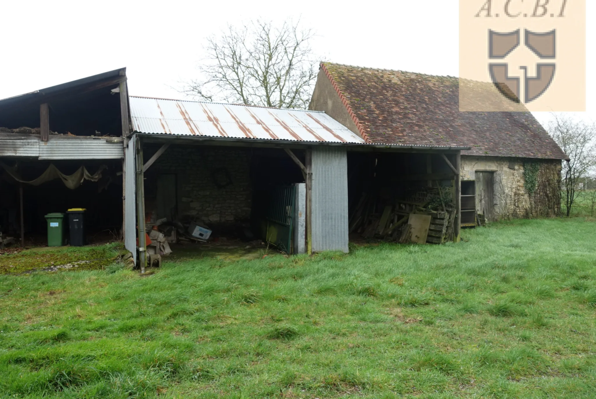 Maison à rénover près d'Oucques avec jardin et dépendances 