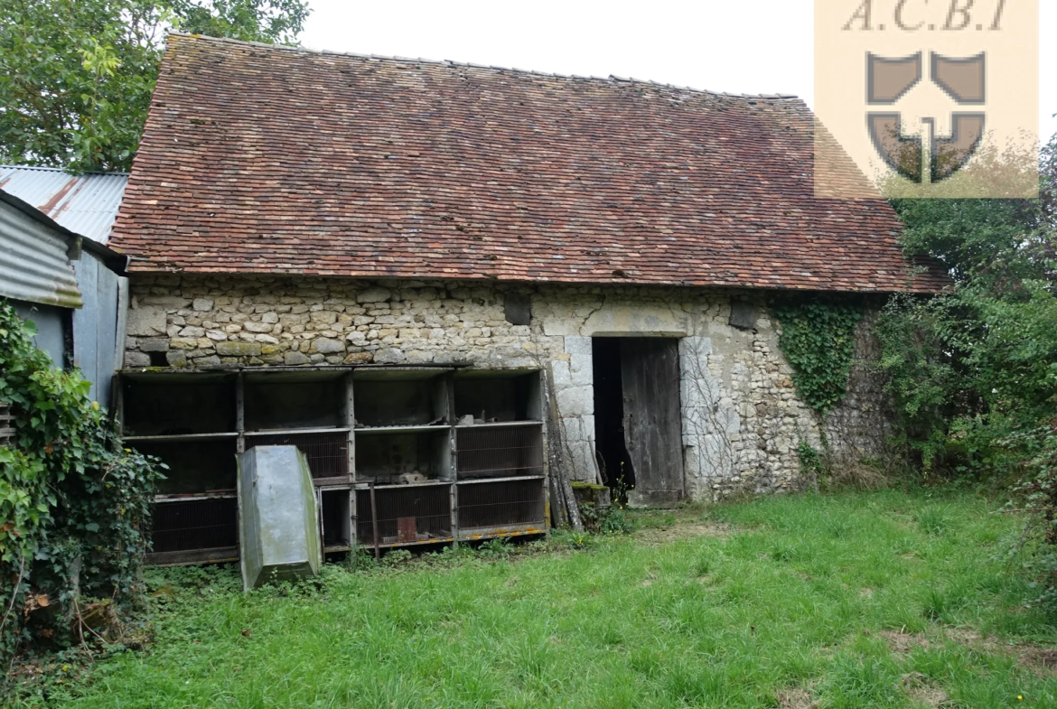 Maison à rénover près d'Oucques avec jardin et dépendances 