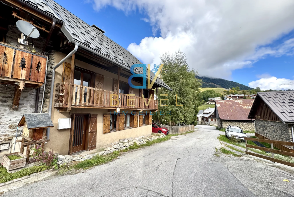 Grande Maison à Saint-Jean-d'Arves avec Potentiel 