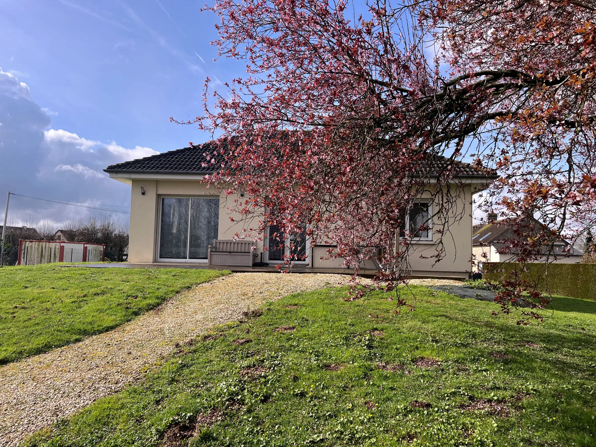 Maison de 130 m² à vendre à Lonrai 