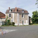 Maison de village avec grange et jardin à Lachaux