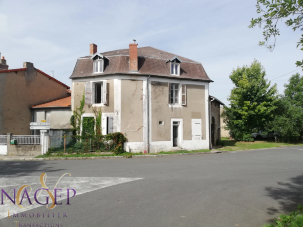 Maison de village avec grange et jardin à Lachaux