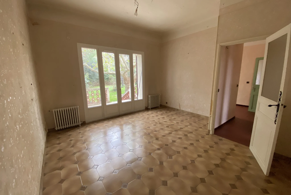 Rez-de-jardin à rénover de 85 m² à Marseille 13011 