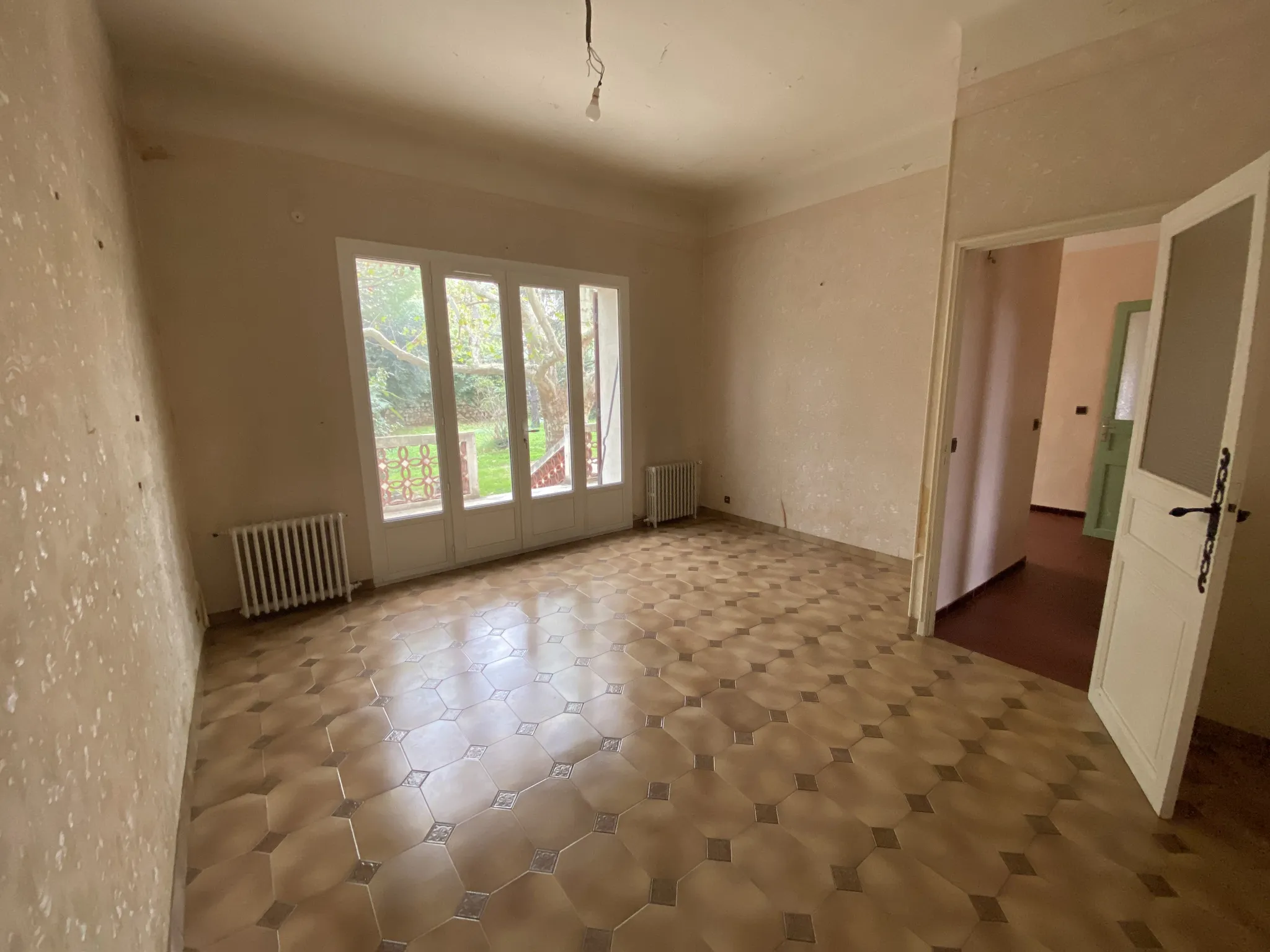 Rez-de-jardin à rénover de 85 m² à Marseille 13011 