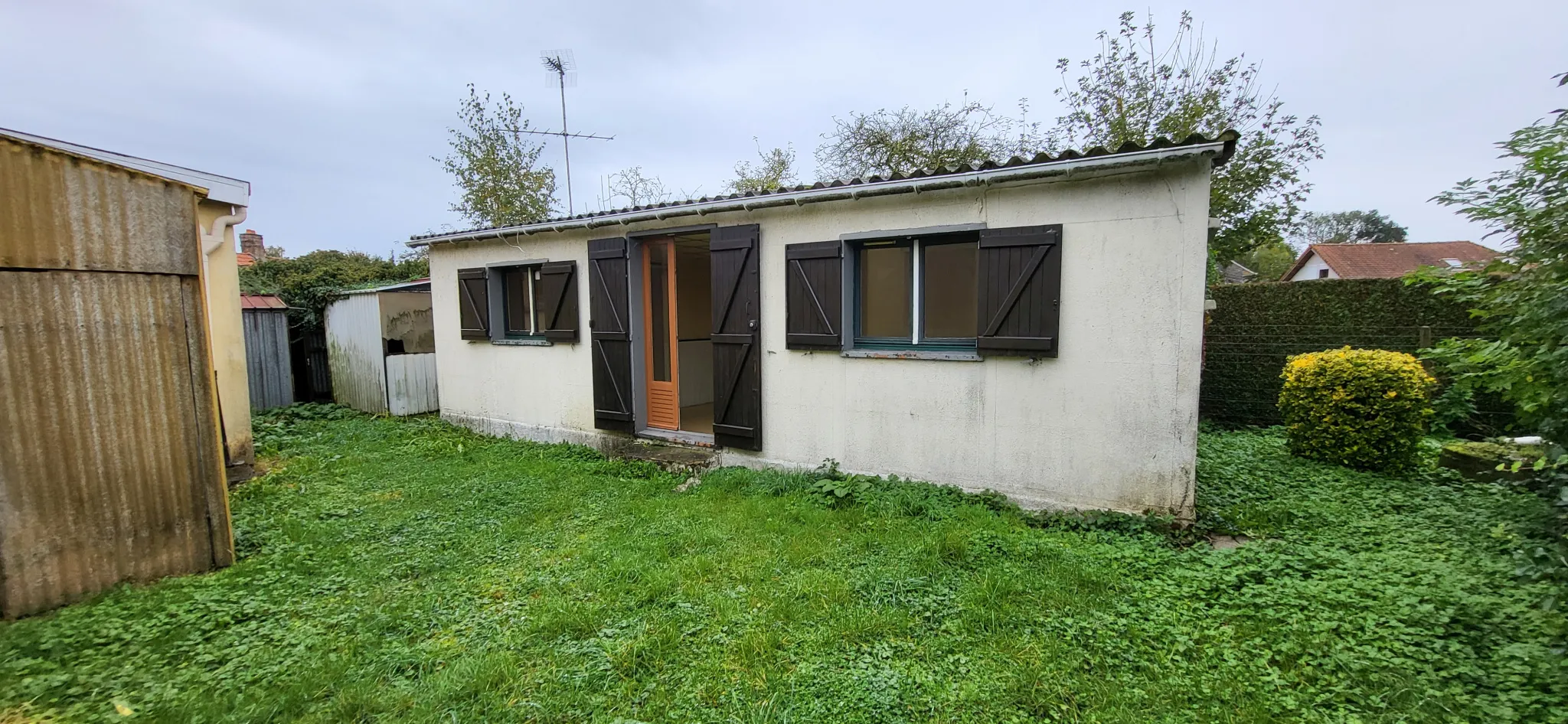 Pavillon à rénover près d'Abbeville avec logement complémentaire 